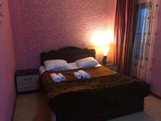 Отели типа «постель и завтрак» B&B NaBaDa Кутаиси Двухместный номер с 1 кроватью и общей ванной комнатой-1